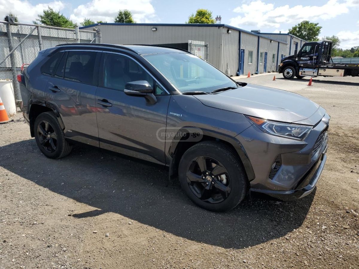 Toyota XSE 4dr All-Wheel Drive CVT — миниатюра 3