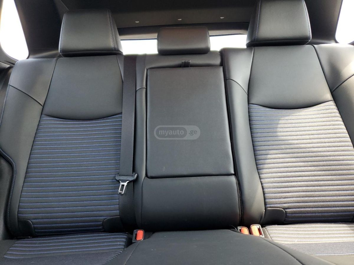 Toyota XSE 4dr All-Wheel Drive CVT — миниатюра 7