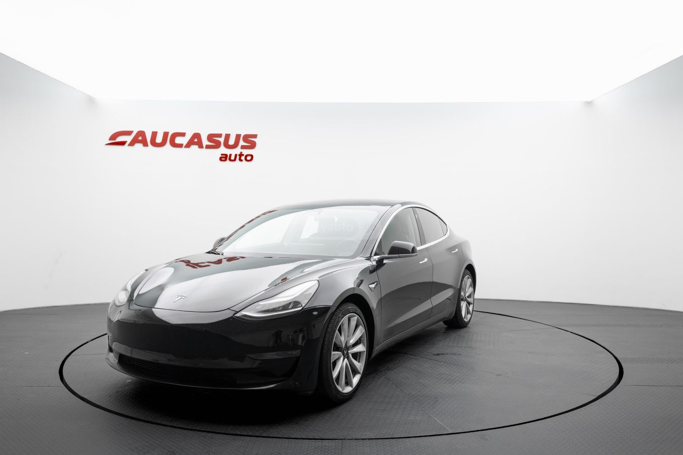 Tesla Model 3 - фото 1