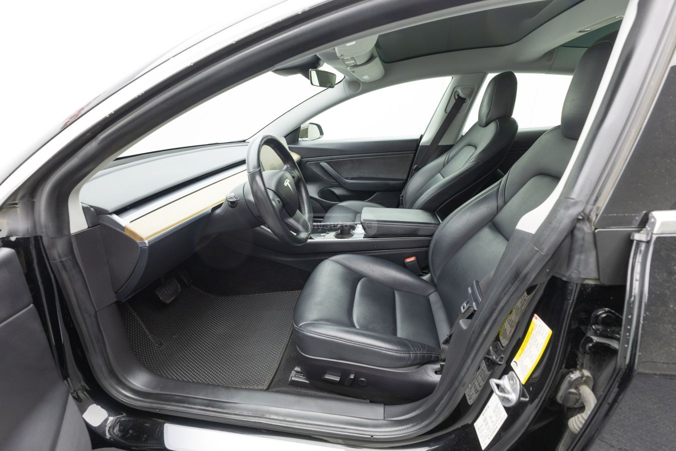 Tesla Model 3 - фото 10