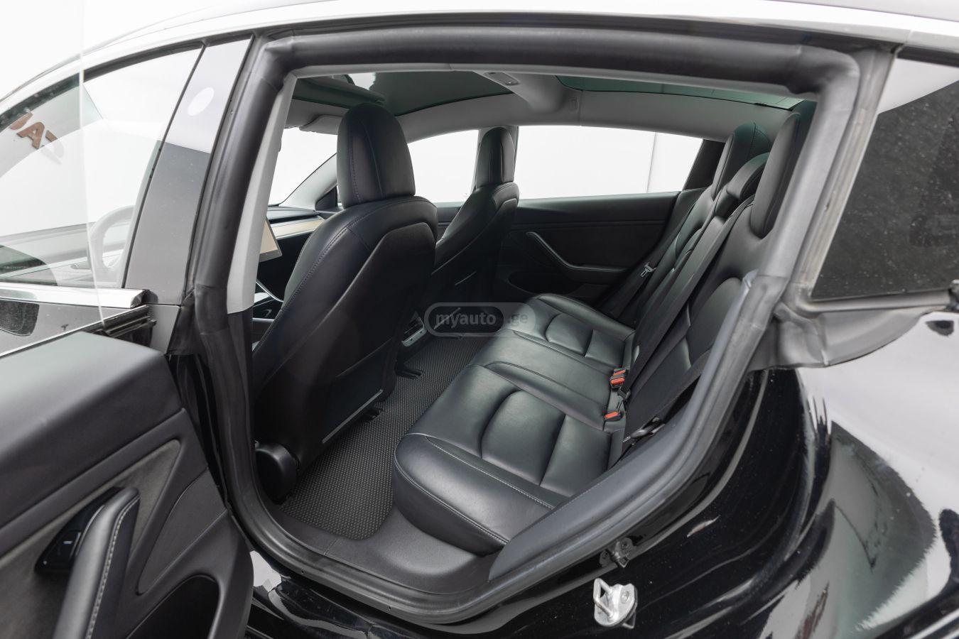 Tesla Model 3 - фото 8