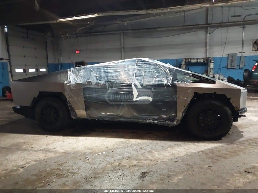 Tesla Cybertruck 2024 — миниатюра 12