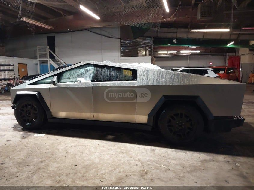 Tesla Cybertruck 2024 — миниатюра 13