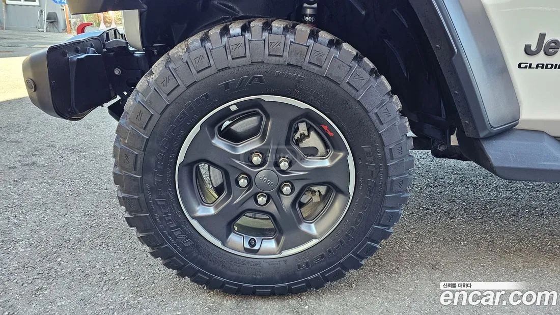 Jeep Gladiator - фото 5