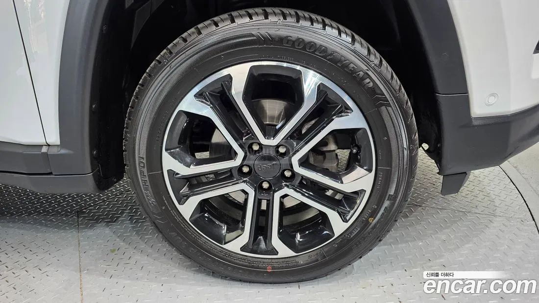 Jeep Compass - фото 5