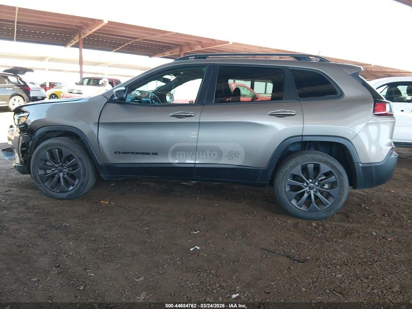 Jeep Cherokee - фото 13