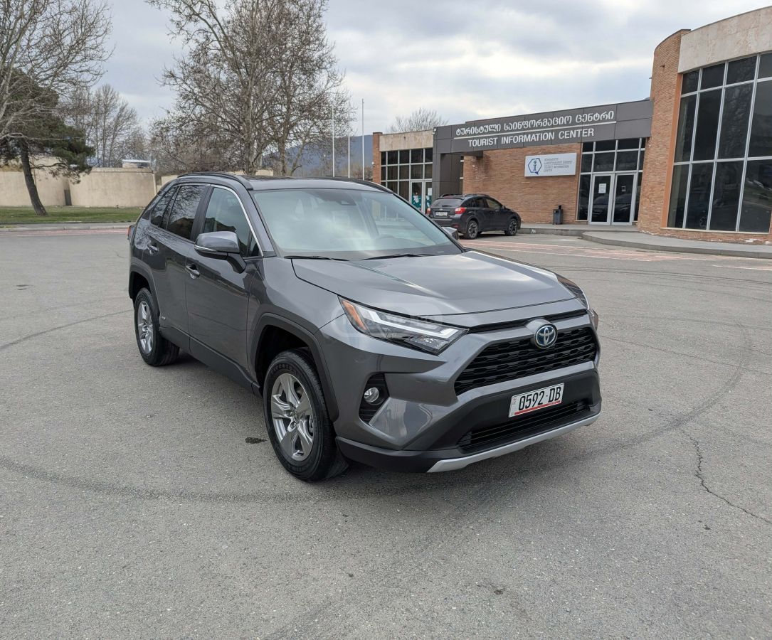 Toyota RAV 4 - фото 1