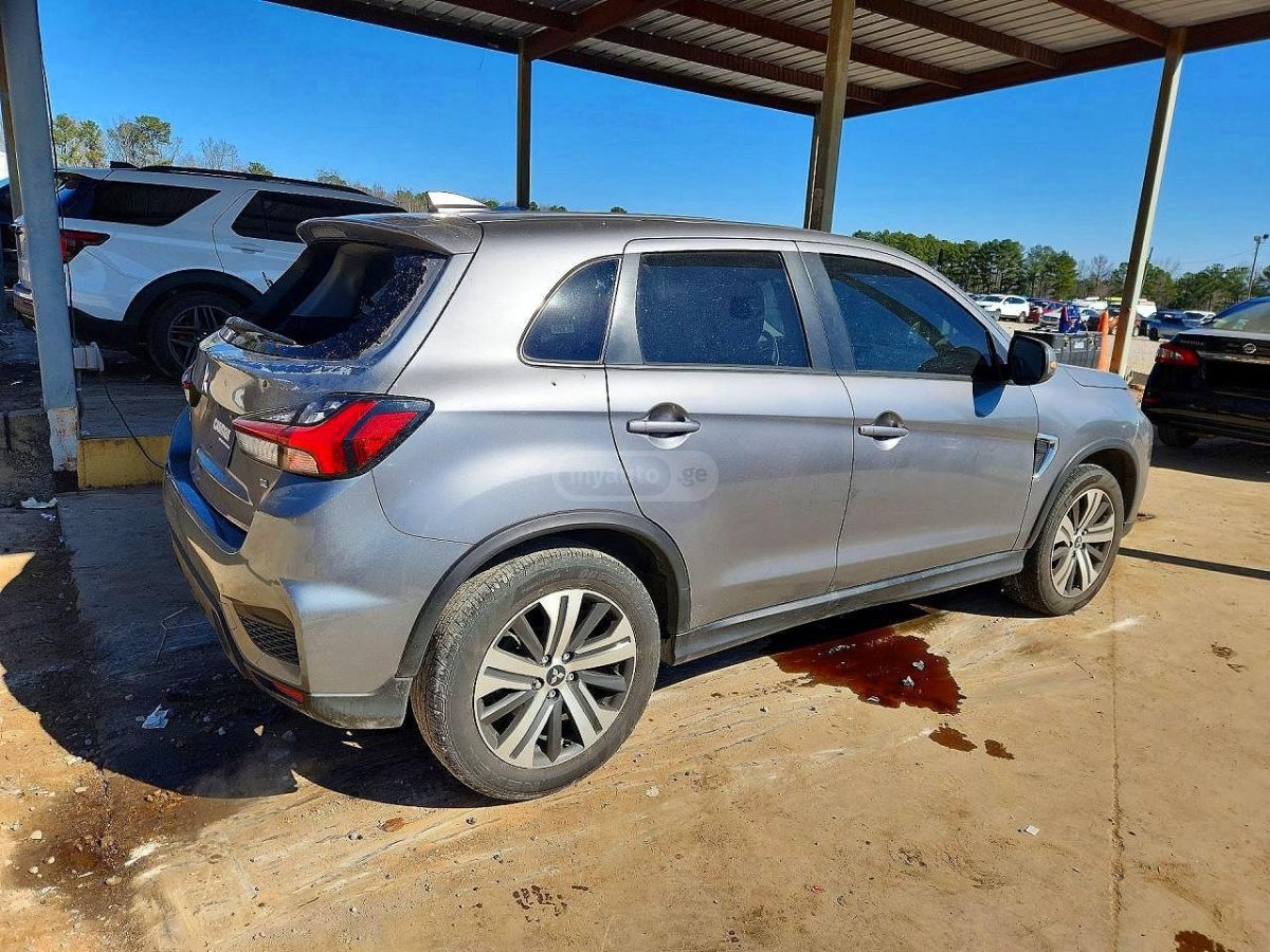 Mitsubishi Outlander - фото 3