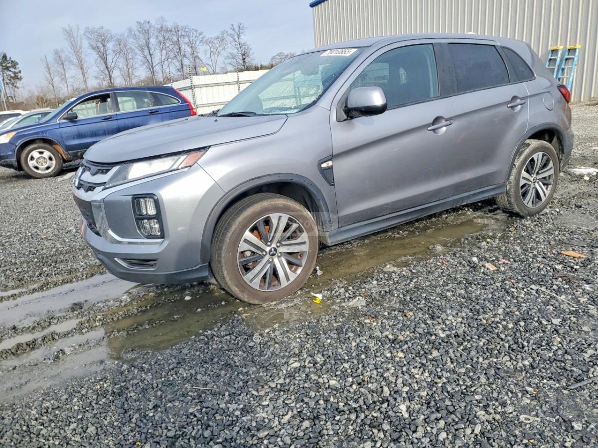 Mitsubishi Outlander - фото 1