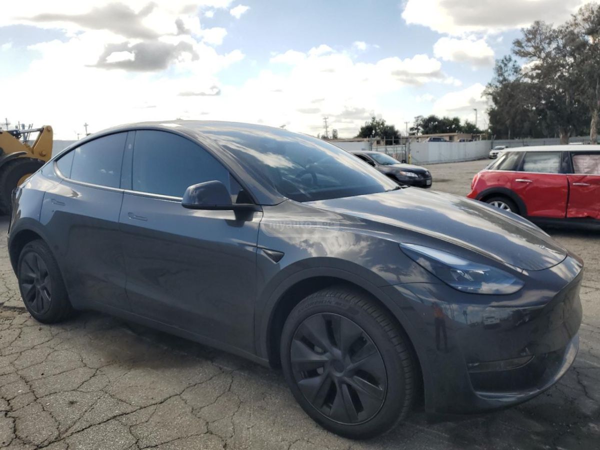Tesla Model Y 2025 — фото 10 купить в Москве