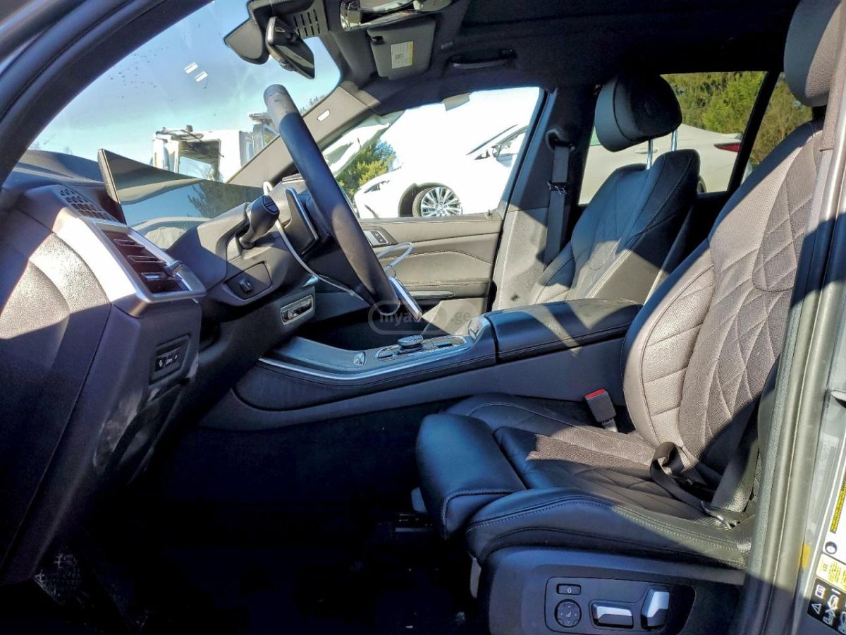 BMW xDrive40i 4dr All Wheel Drive — миниатюра 4