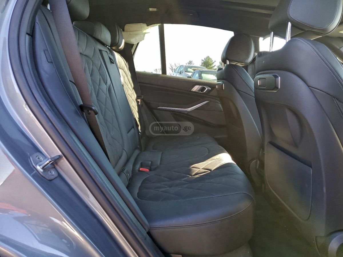 BMW xDrive40i 4dr All Wheel Drive — миниатюра 6