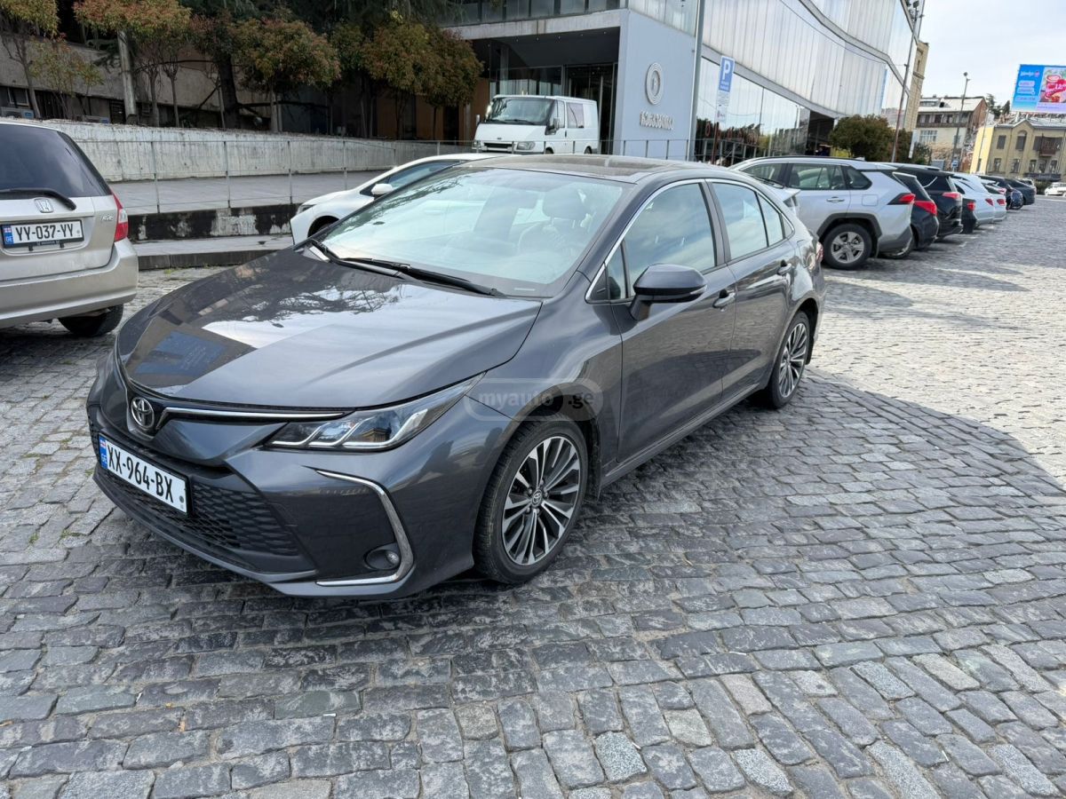 Toyota Corolla - фото 1