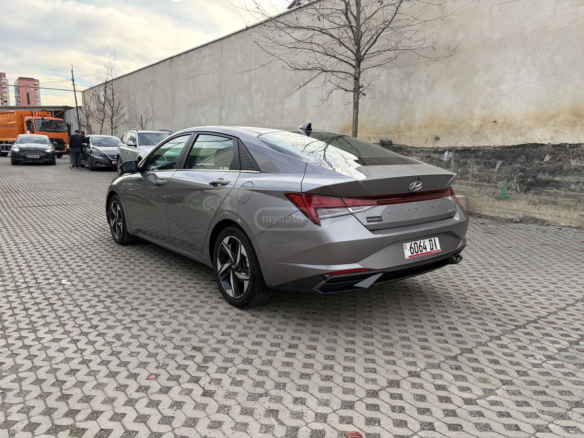 Hyundai Elantra - фото 5