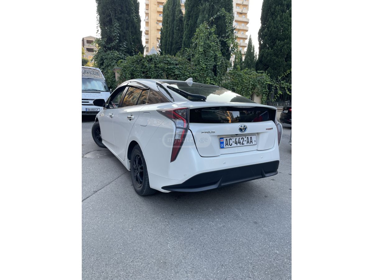 Toyota Prius - фото 1