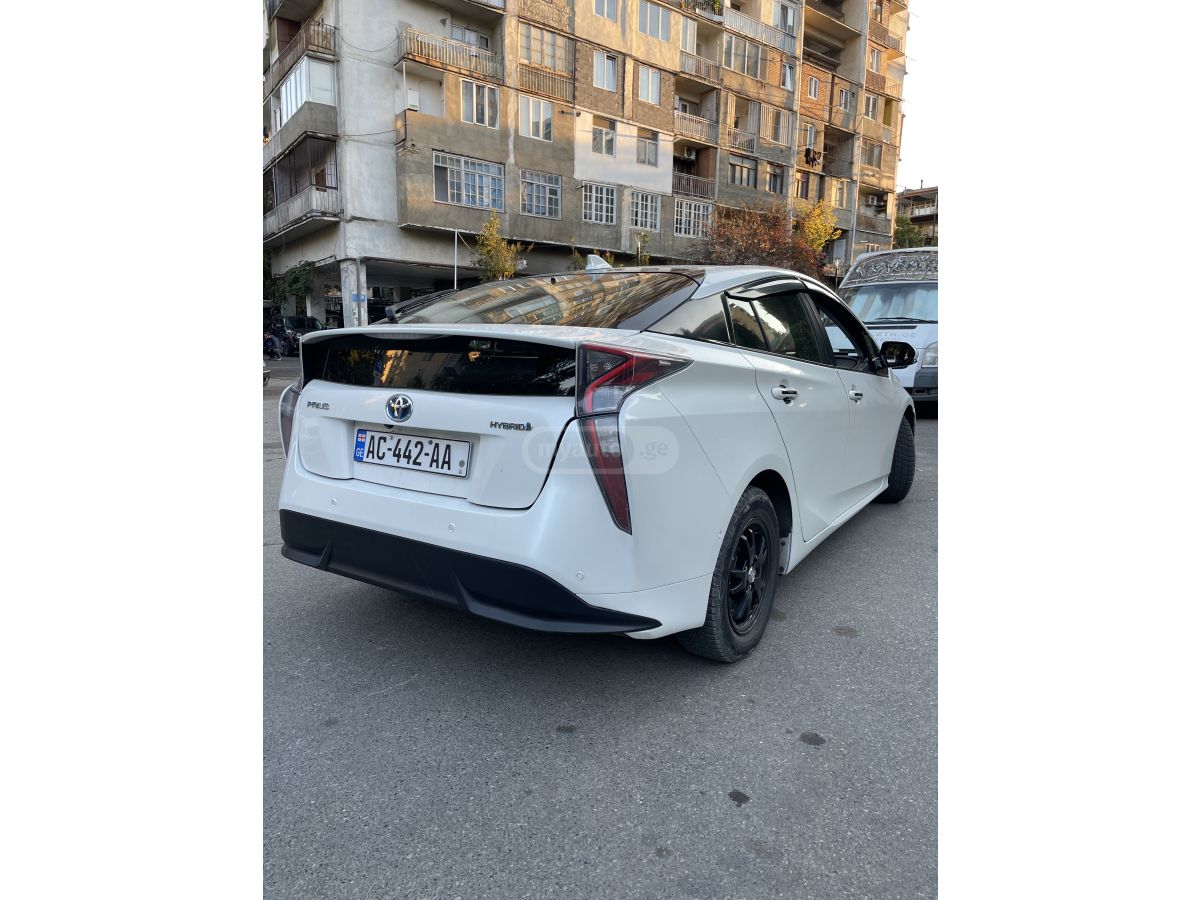 Toyota Prius - фото 2