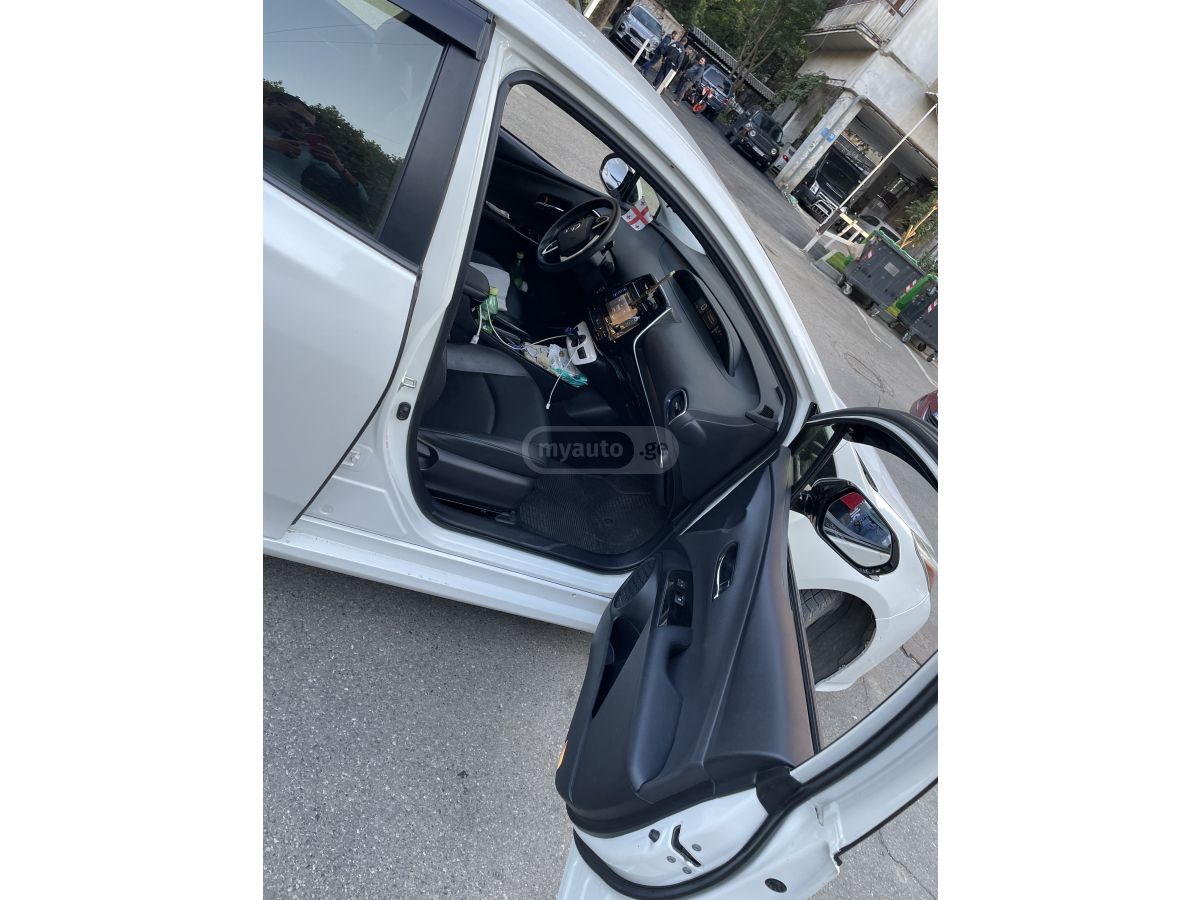 Toyota Prius - фото 6