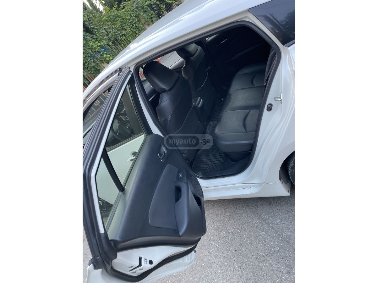 Toyota Prius - фото 8