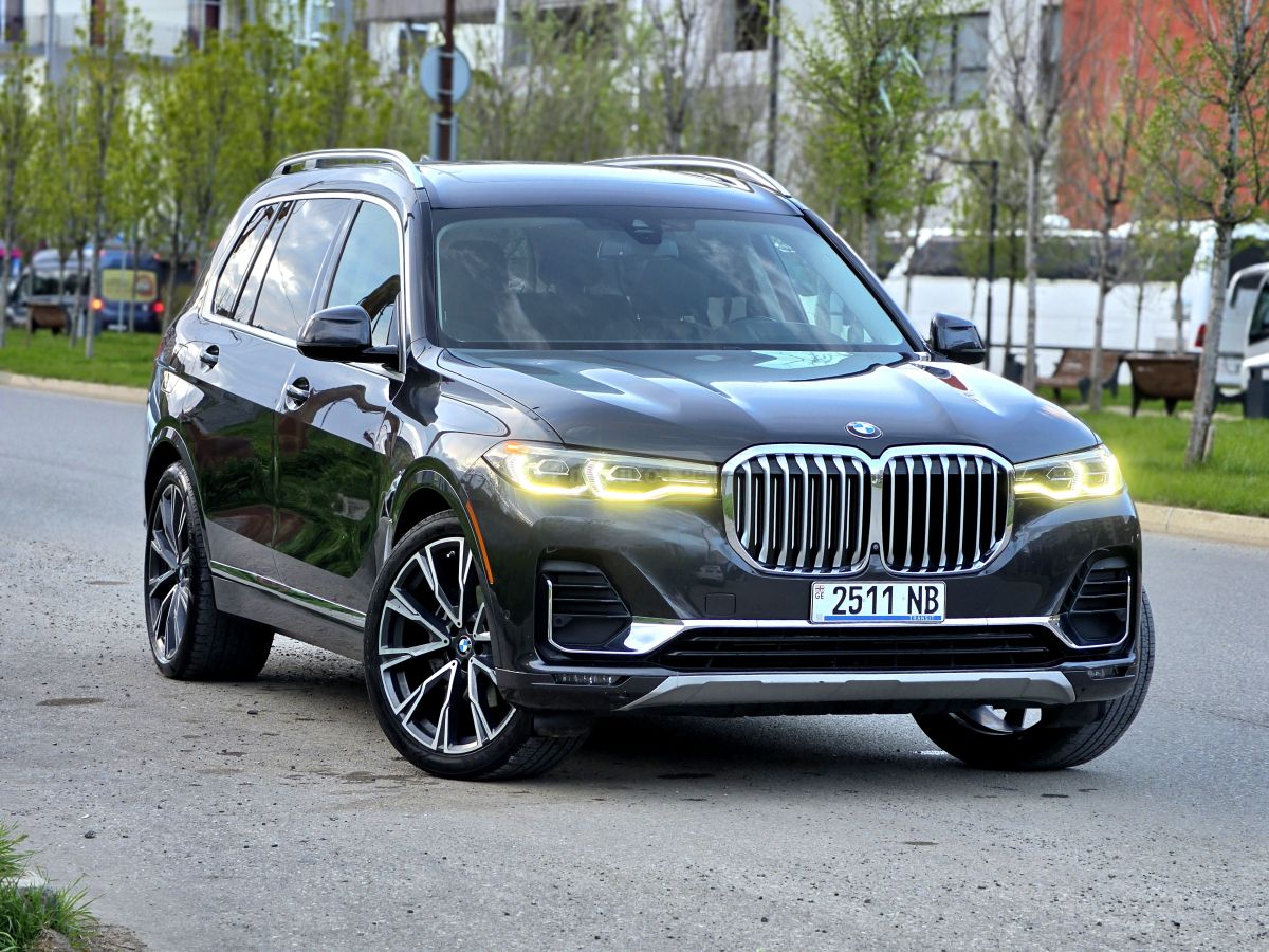 BMW X7 - фото 1