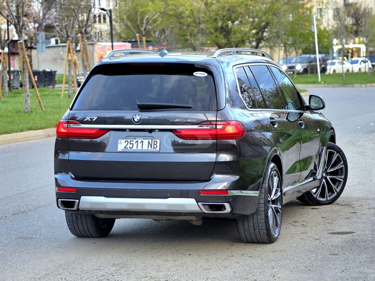 BMW X7 - фото 4