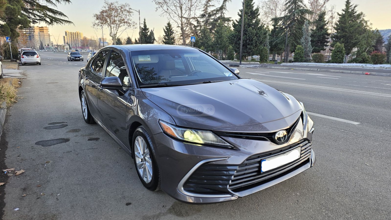 Toyota Camry - фото 2