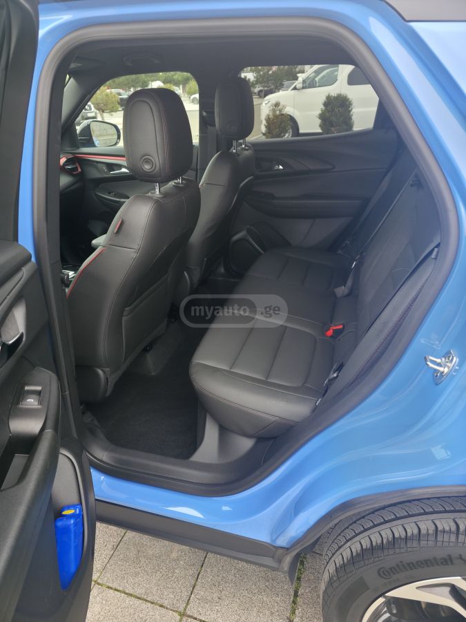 Chevrolet RS Front-Wheel Drive CVT — миниатюра 8