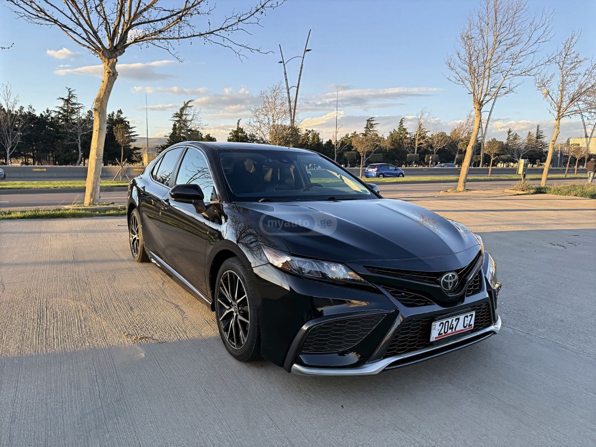 Toyota Camry - фото 3
