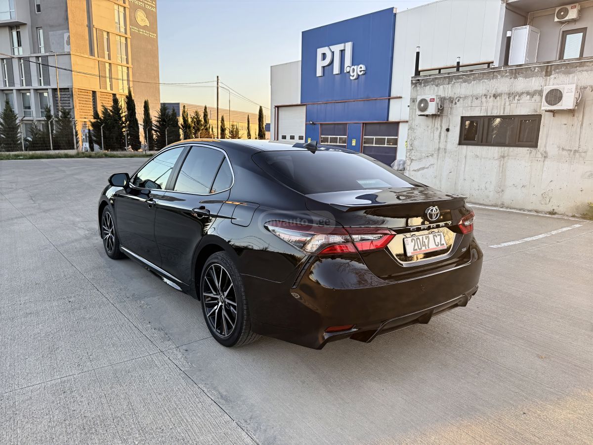 Toyota Camry - фото 4