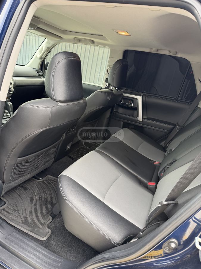 Toyota SR5 Premium 4dr 4x4 Automatic — миниатюра 10