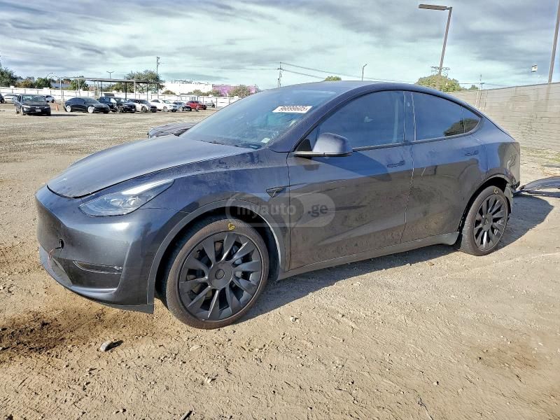Tesla Model Y - фото 7