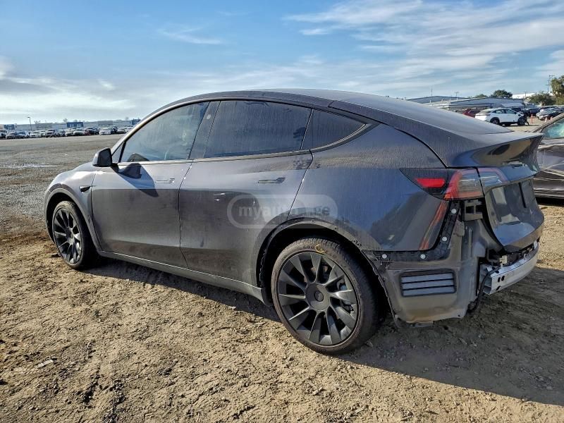 Tesla Model Y - фото 8