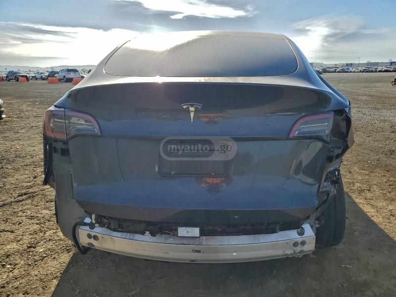 Tesla Model Y - фото 9