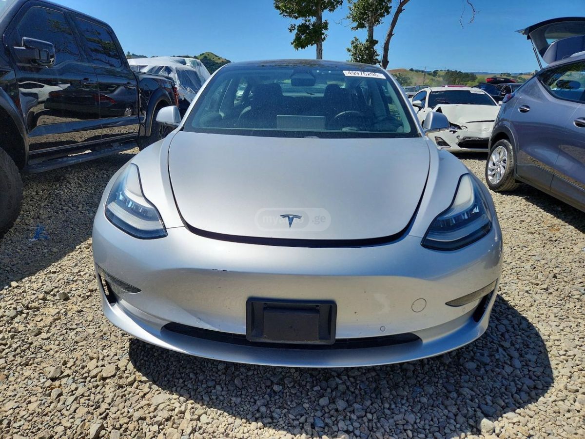Tesla Model 3 - фото 2