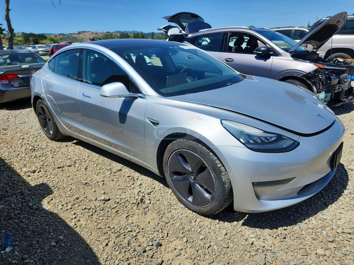 Tesla Model 3 - фото 4
