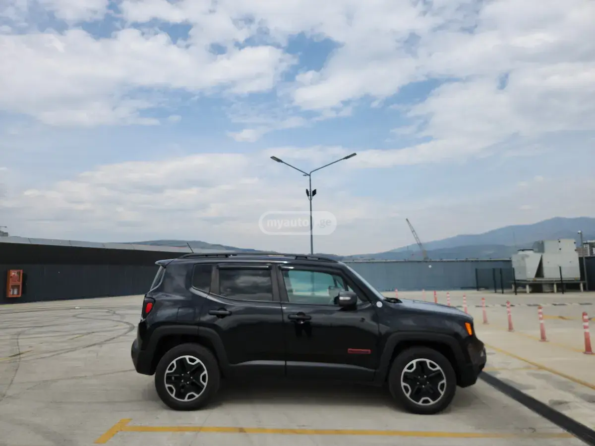 نمای دیگر Jeep Trailhawk 4dr 4x4 Automatic 2017
