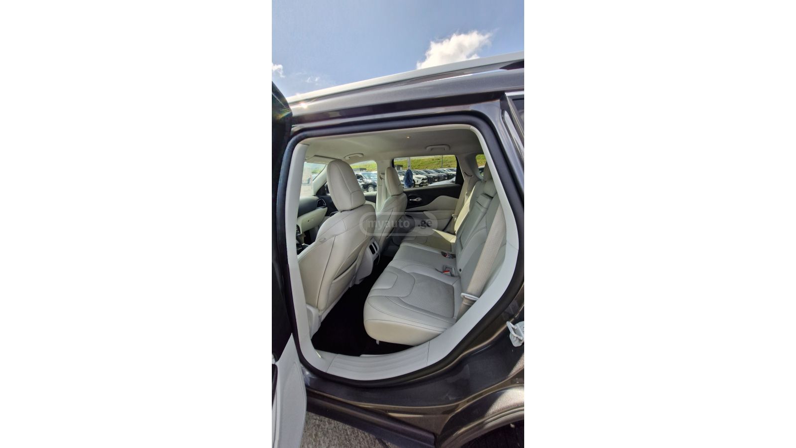 Jeep Cherokee - фото 11