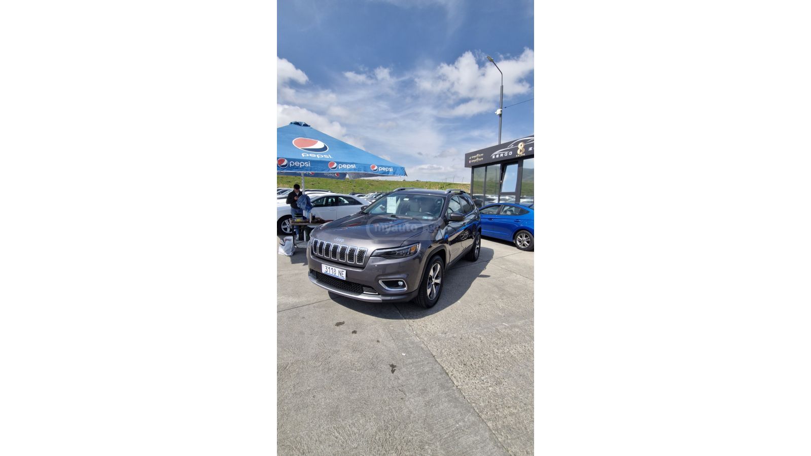 Jeep Cherokee - фото 2