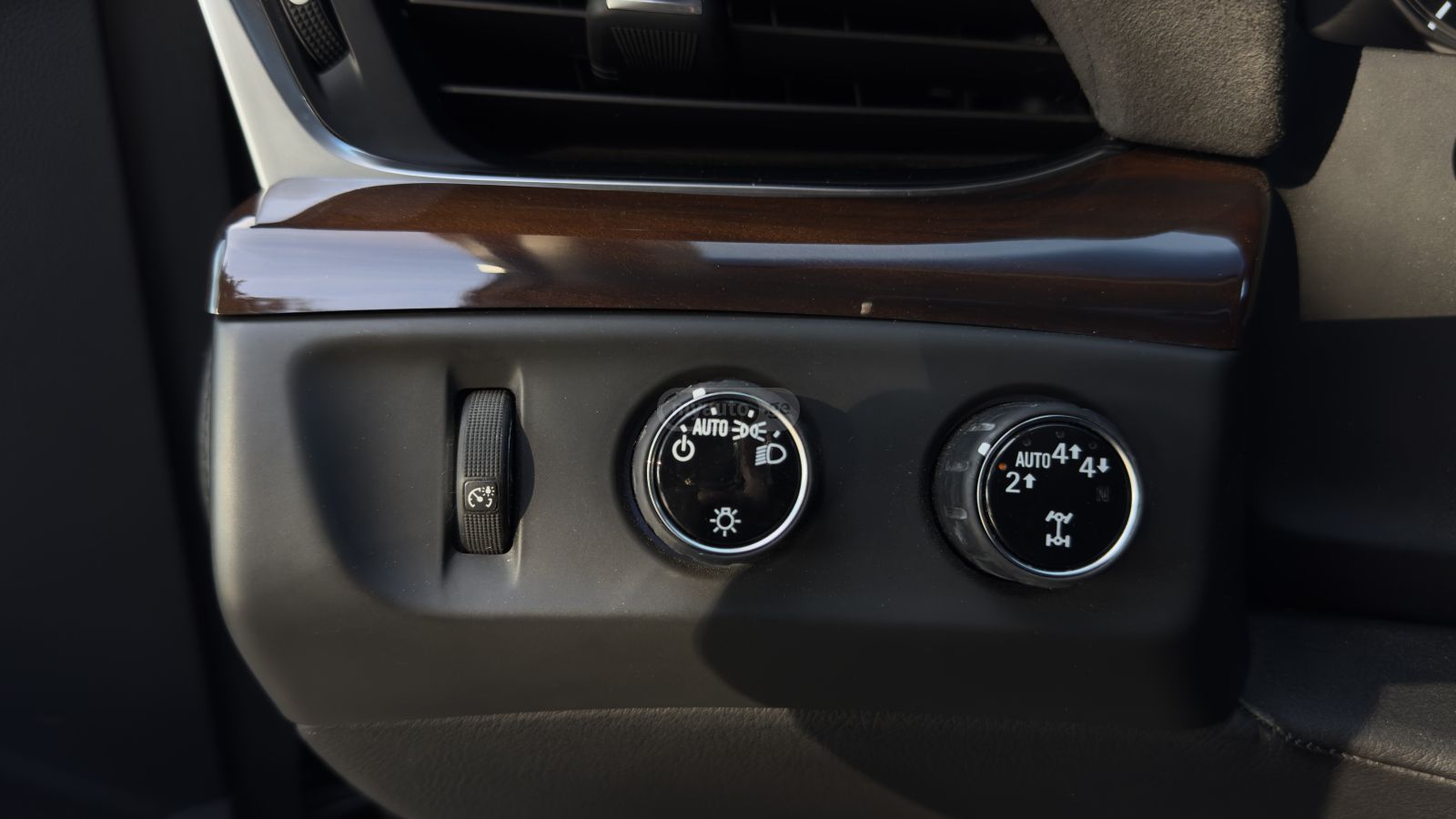 Cadillac Luxury 4WD sport — миниатюра 13