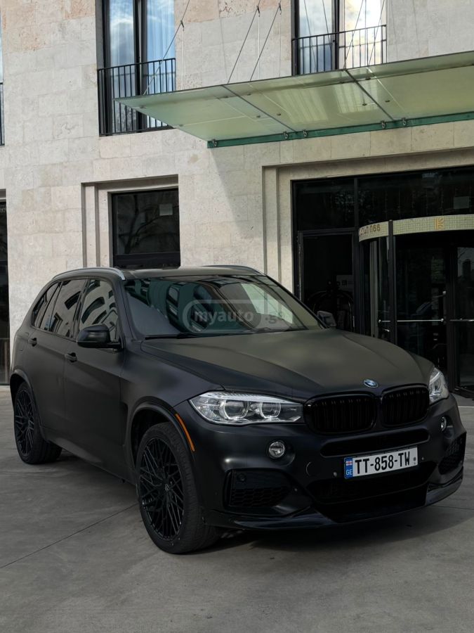 BMW X5 - фото 1