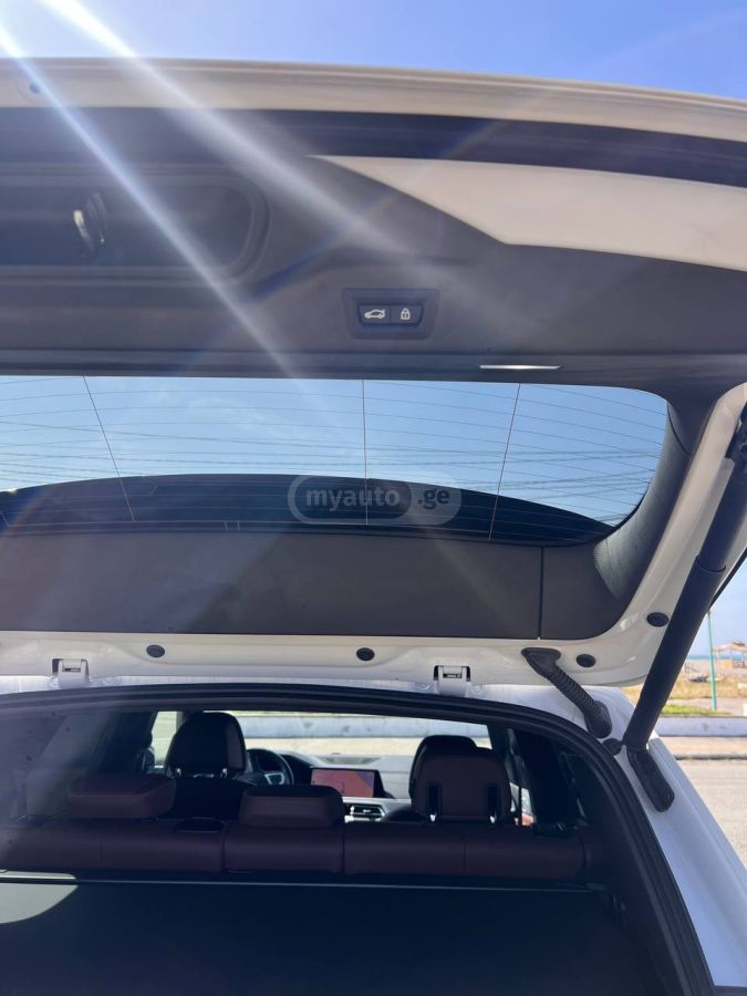 BMW xDrive40i 4dr All-Wheel Drive — миниатюра 5