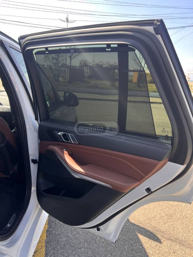 BMW xDrive40i 4dr All-Wheel Drive — миниатюра 8