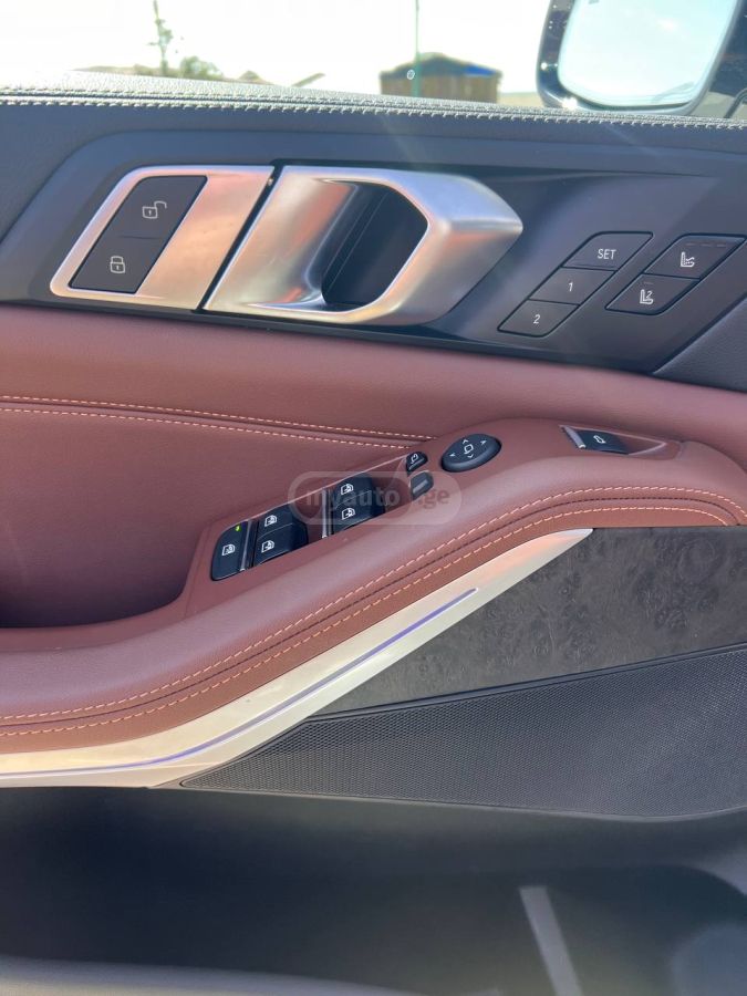 BMW xDrive40i 4dr All-Wheel Drive — миниатюра 9