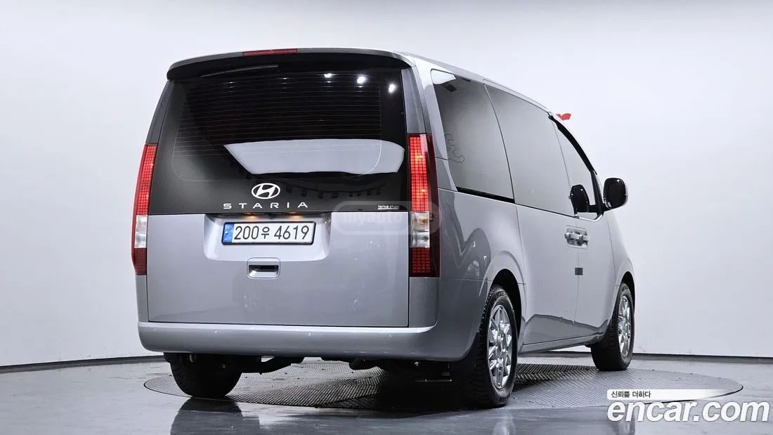 Hyundai Staria 2025 — миниатюра 2
