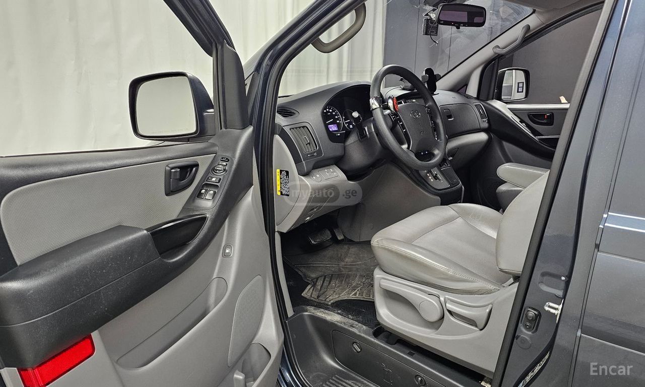 Hyundai Starex - фото 10