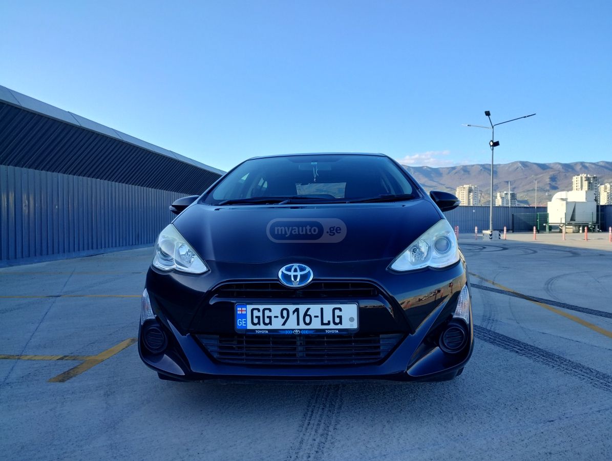 Toyota Aqua - фото 2