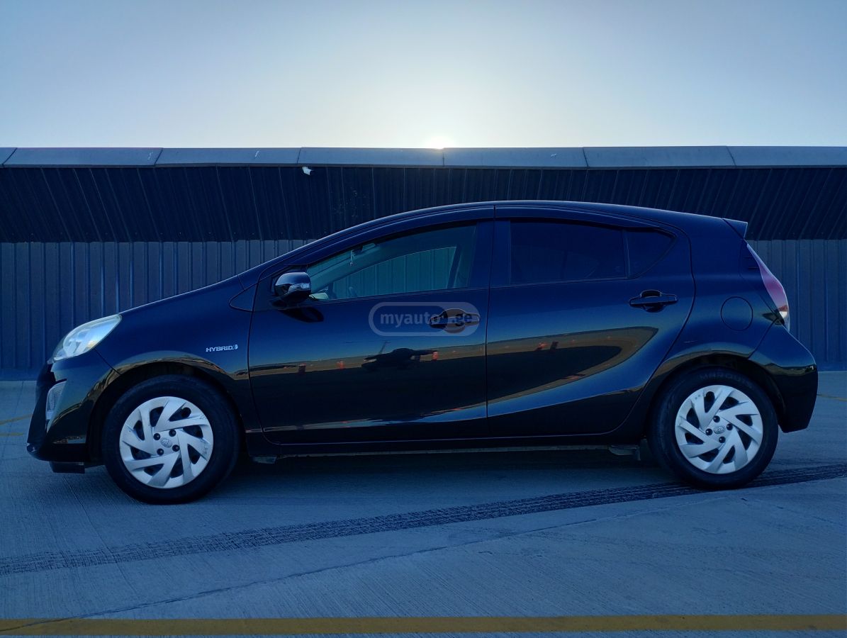 Toyota Aqua - фото 3