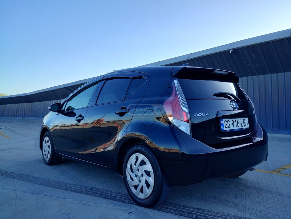 Toyota Aqua - фото 4