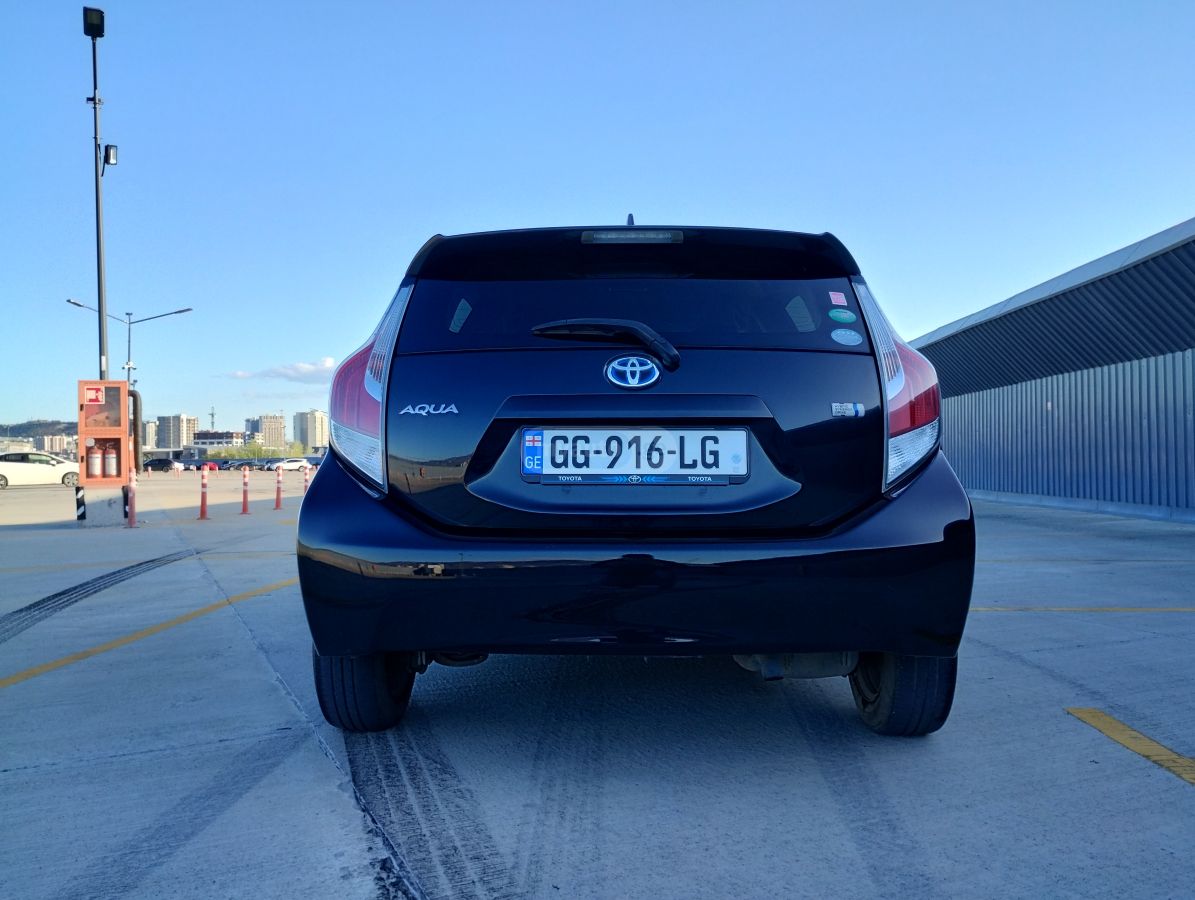 Toyota Aqua - фото 5