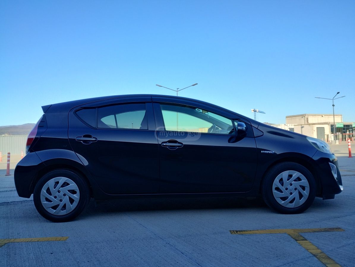 Toyota Aqua - фото 7