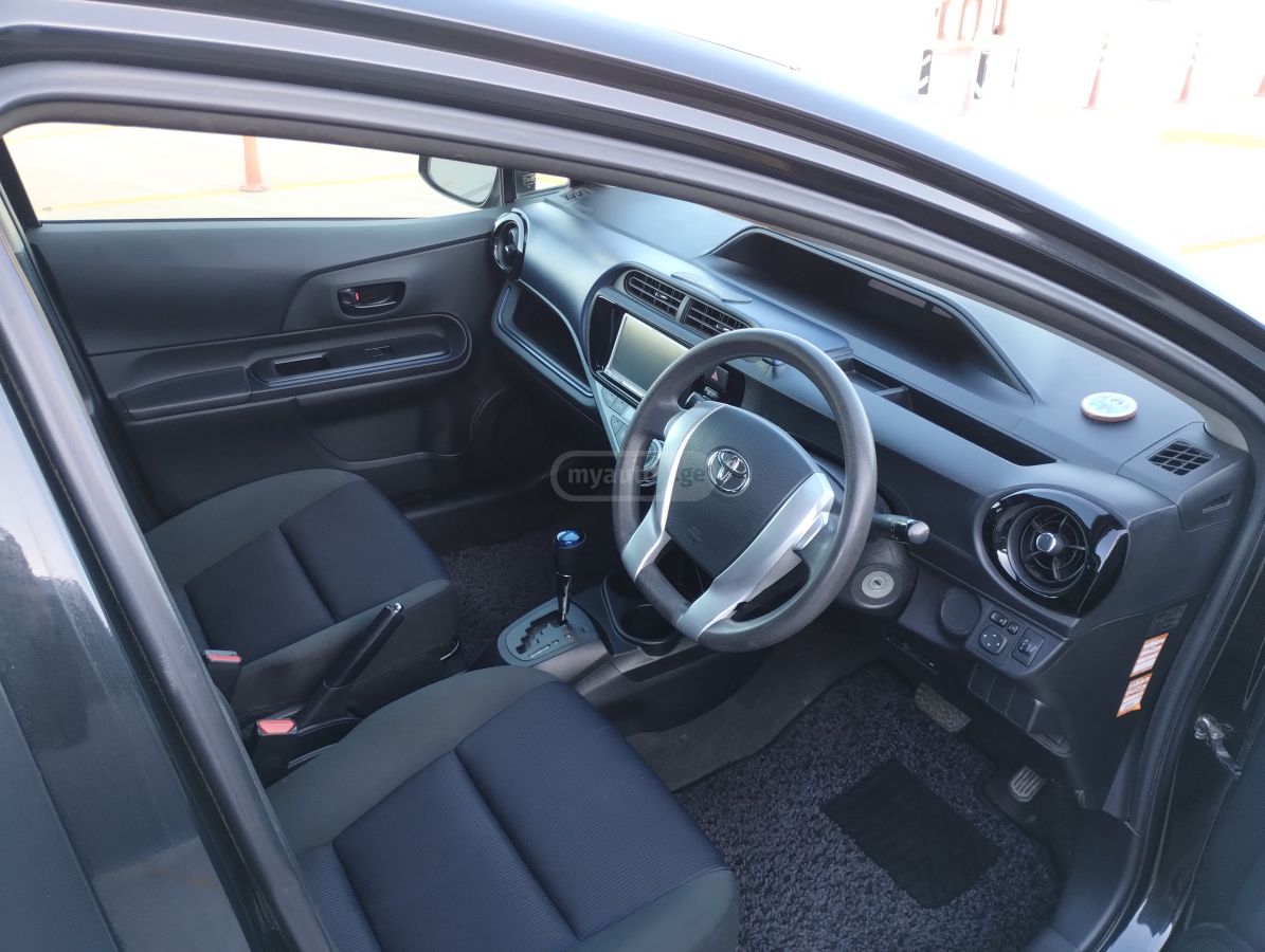 Toyota Aqua - фото 9